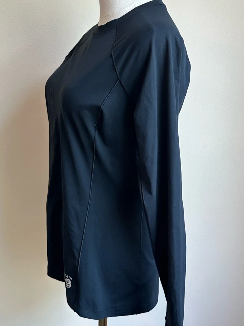 Mountain Hardwear Women's ‘Crater Lake’ Long-Sleeve Shirt in Black | SIZE XS - Picture 3 of 6